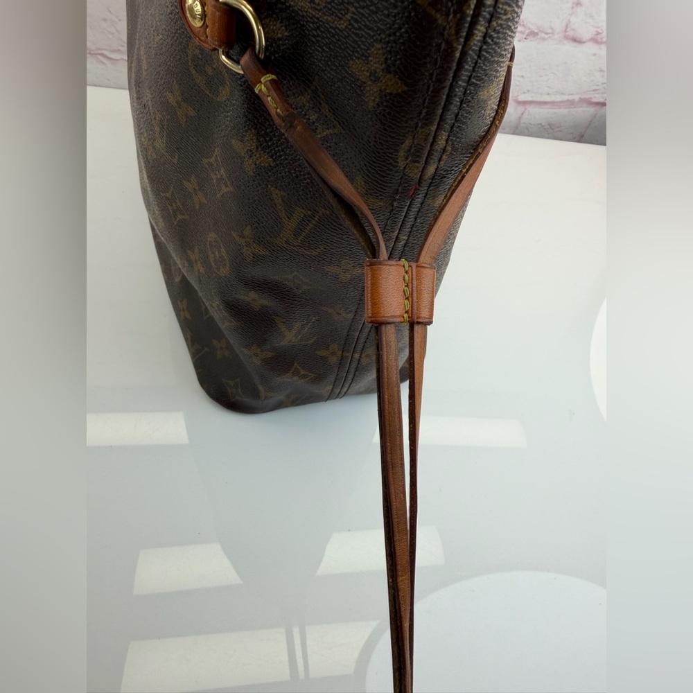 Louis Vuitton Neverfull Monogram MM Tote - Picture 4 of 12